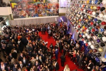 Fans greet 2016 award candidates and other football celebrities on the red carpet at the NFF College Football Hall of Fame in Atlanta. (Photo by Allen Kee / ESPN Images)